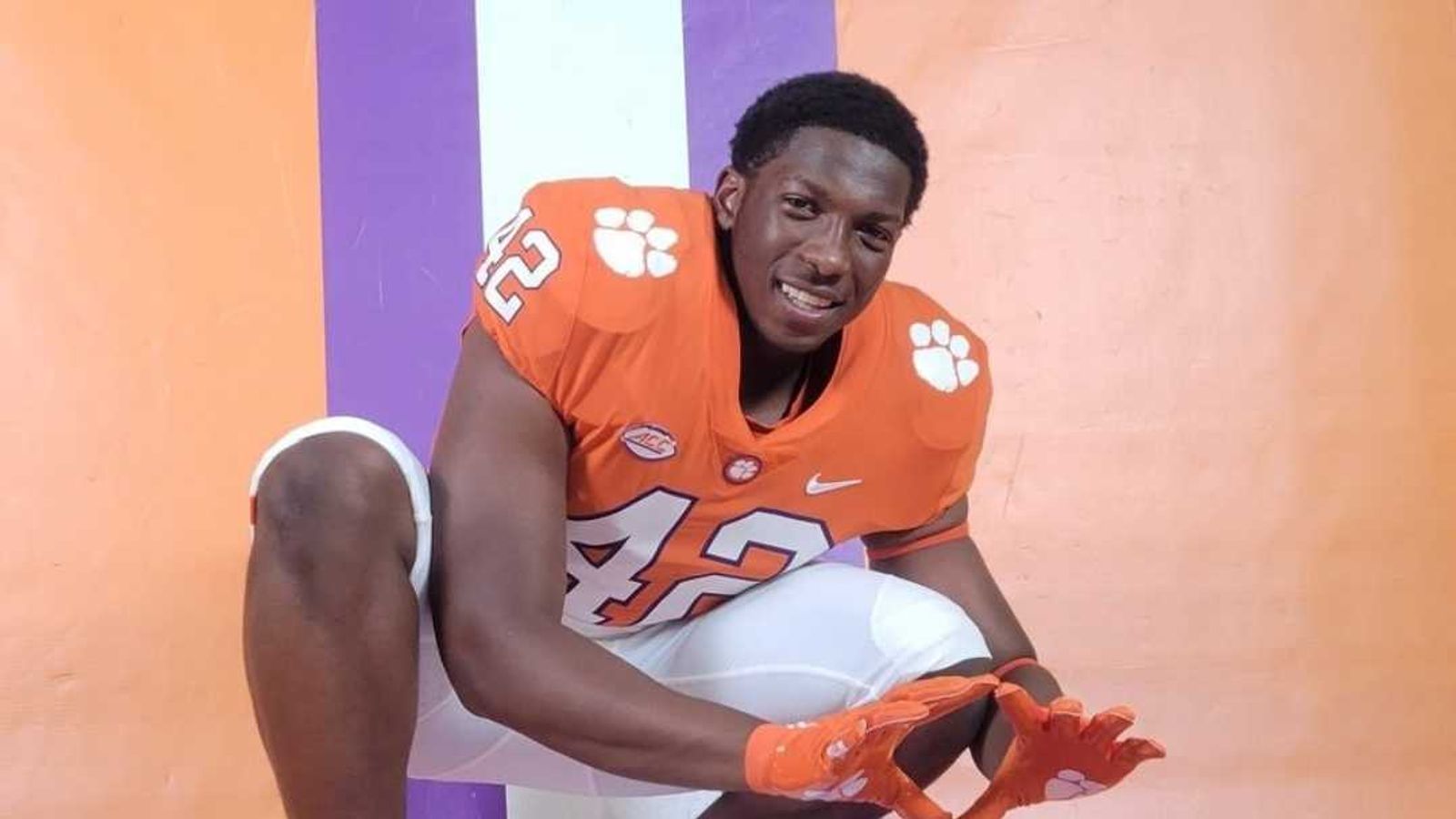 4-Star DL Isaiah Campbell Doesn't Just Like Clemson, He Loves It