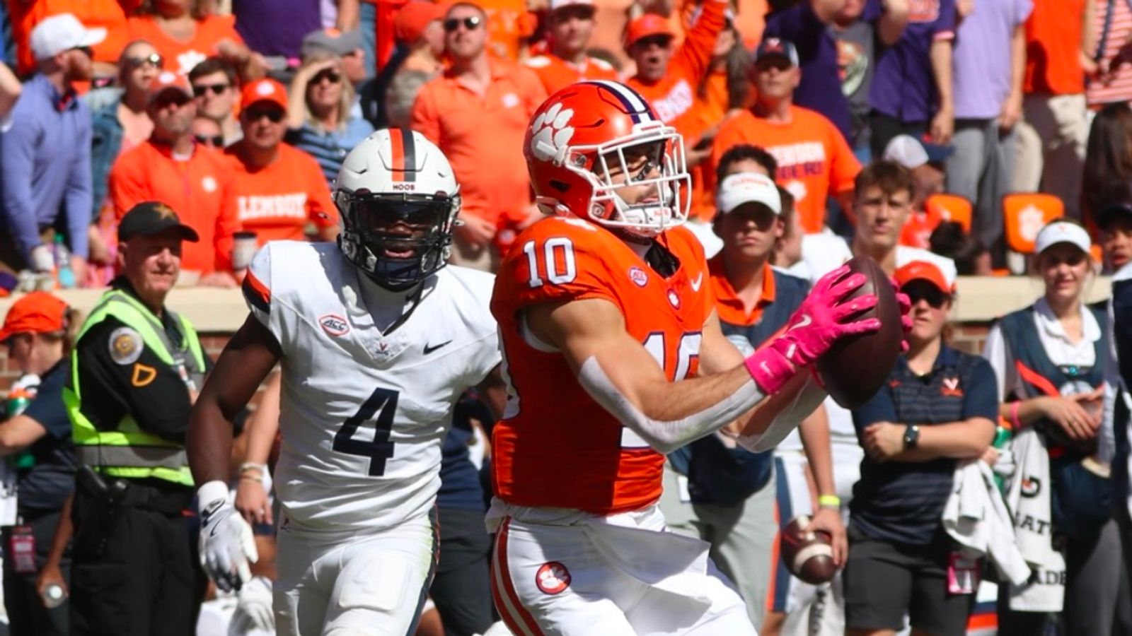 Clemson Wide Receiver Enters Transfer Portal Amid Deep Position Competition